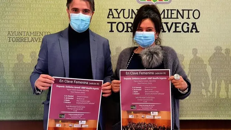 Presentaci&oacute;n del concierto en el teatro Concha Espina, en Torrelavega.