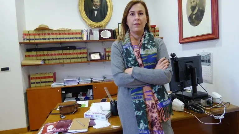 La nueva alcaldesa  de Medio Cudeyo, María Higuera (PRC), en su despacho.