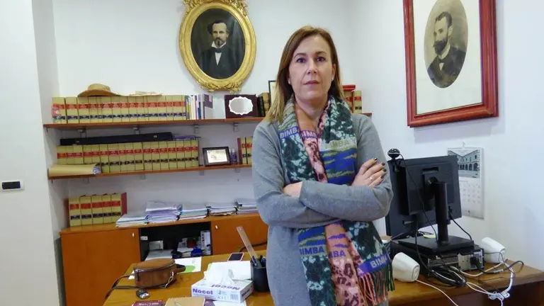 La alcaldesa de Medio Cudeyo, María Higuera (PRC), en su despacho. R.A.