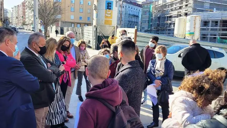 Protesta frente al Parlamento de Cantabria.