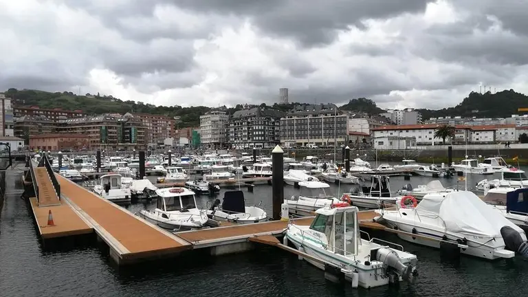 Zona del puerto deportivo de Laredo. R.A.