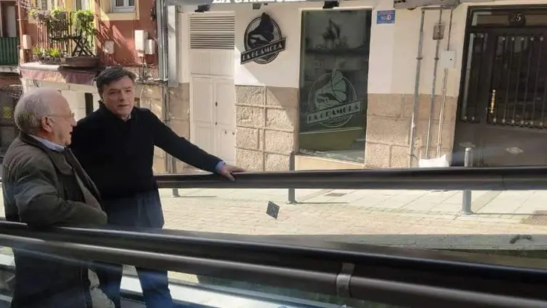 El edil de Vox, Guillermo P&eacute;rez, durante su visita al R&iacute;o de la Pila.