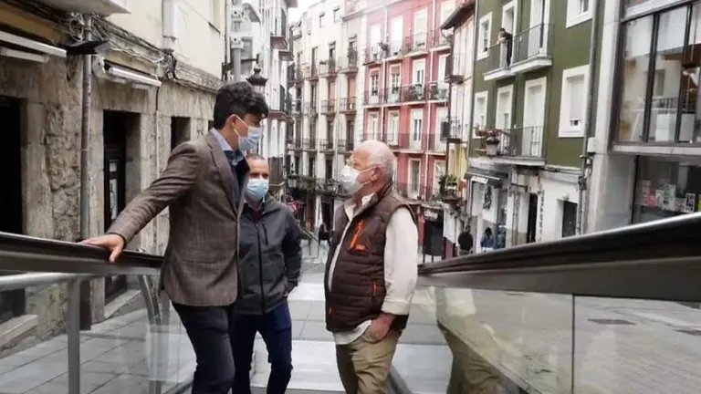 El portavoz socialista, Daniel Fernández, visita el Río de la Pila