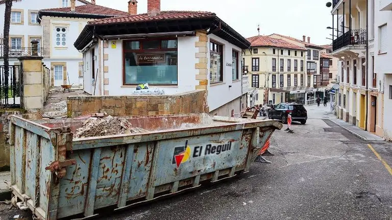 Obras en el centro cívico de Comillas.