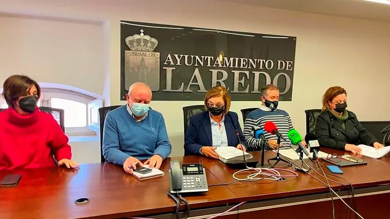 La alcaldesa de Laredo, Charo Losa, en la rueda de prensa.