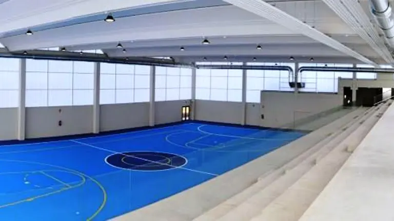 Pabell&oacute;n cubierto de las instalaciones deportivas de Guriezo.