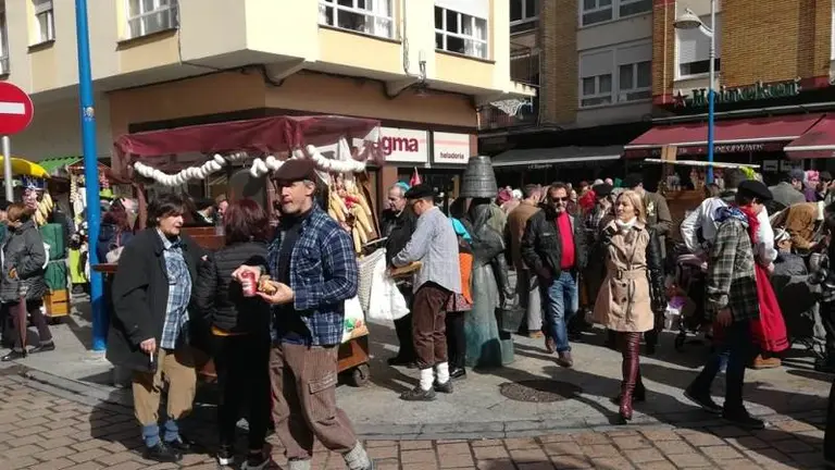 Celebraci&oacute;n del D&iacute;a del Aldeano en la zona de la Plaza del Peralvillo, en Santo&ntilde;a. R.A.