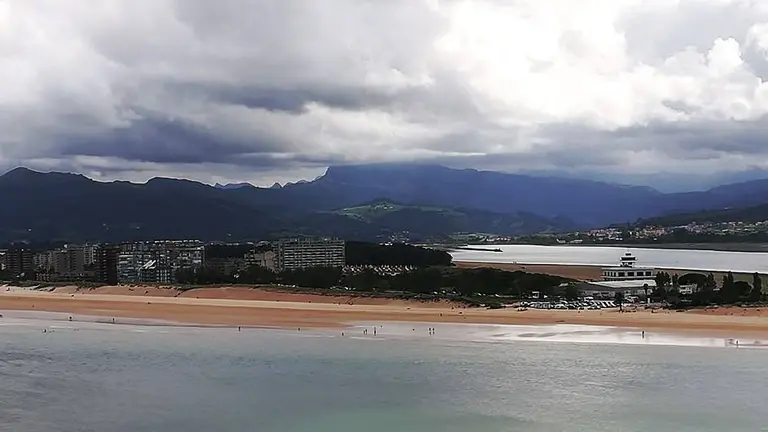 La playa del Puntal, en Laredo. R.A.