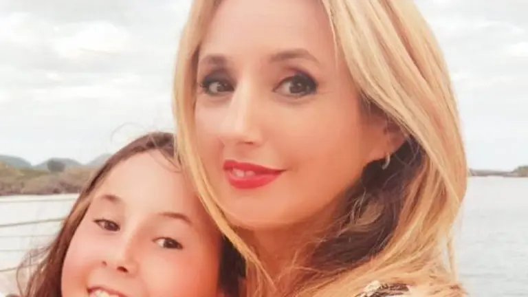 Miren Bego junto a su hija.