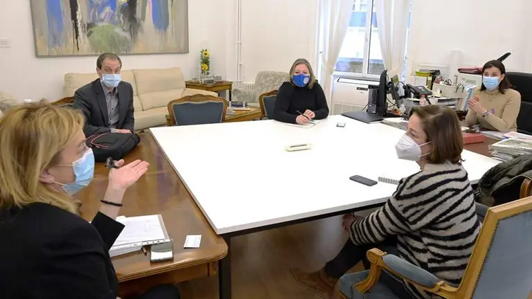 Reuni&oacute;n de la alcaldesa de Santander, Gema Igual, con Cruz Roja