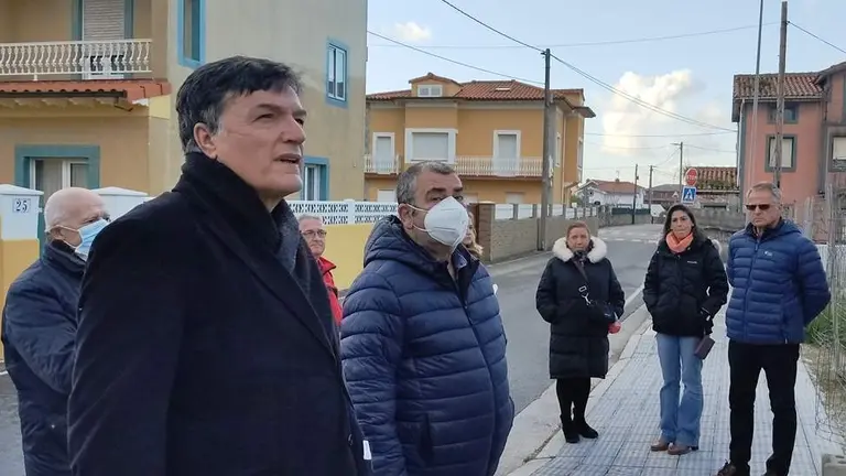 Visita del edil de Vox, Guillero P&eacute;rez-Cos&iacute;o, al barrio de Cueto.