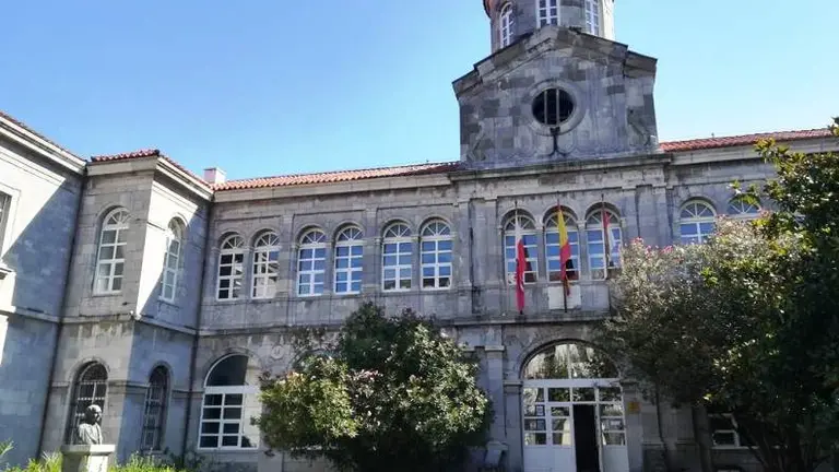 Instituto Marqués de Manzanedo, en Santoña. R.A.