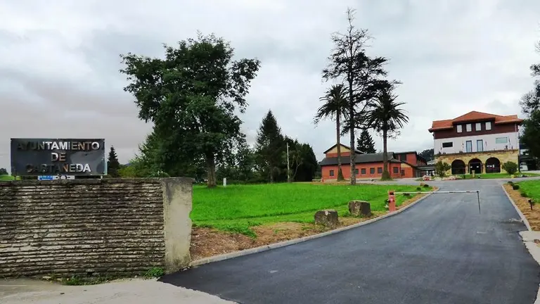 El Pleno de la Corporación rechazó la moción del PRC para mejorar el polideportivo. R.A.