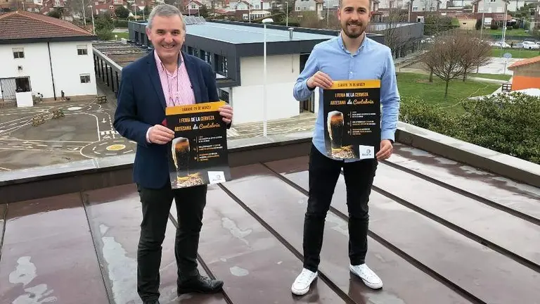 El alcalde de Santa Cruz de Bezana, Alberto Garc&iacute;a, y el edil de Participaci&oacute;n Ciudadana, Luis del Pi&ntilde;al.