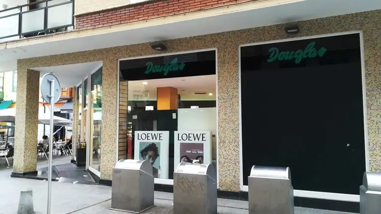 Tienda Douglas en Santoña. R.A.