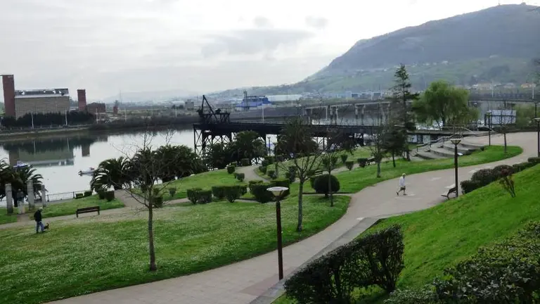 Parque en El Astillero. R.A.