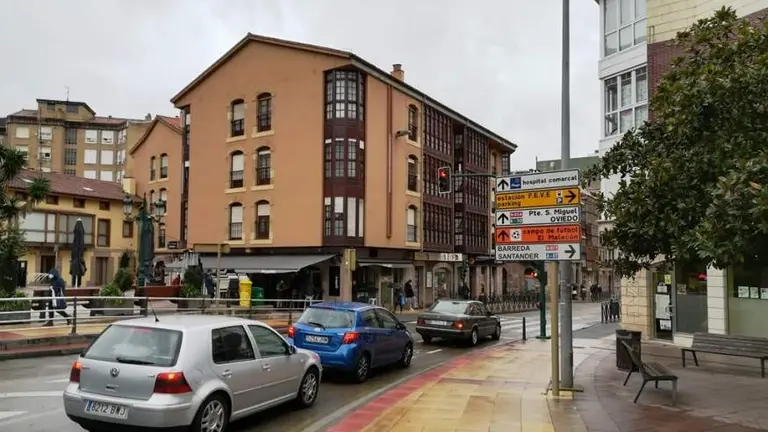 Señalización en el casco urbano de Torrelavega. R.A.