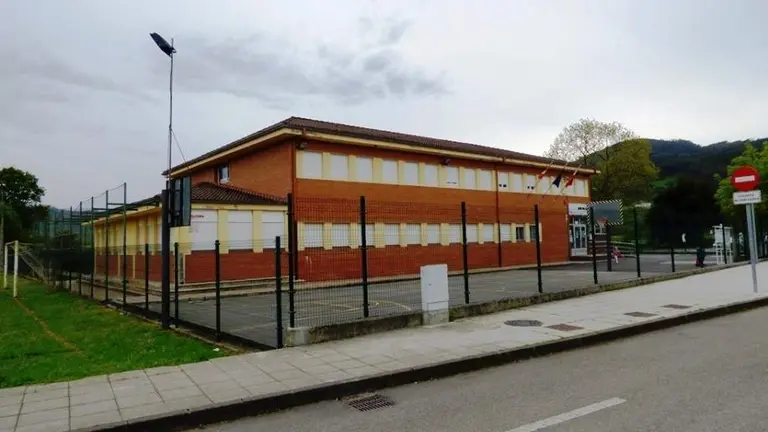 Colegio público Jesús del Monte, en Hazas de Cesto. R.A.