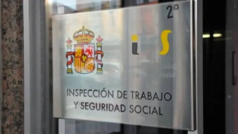 Los sindicatos iniciarán las movilizaciones el martes, día 22, frente al edificio de Ministerios en Santander. Web UGT Cantabria