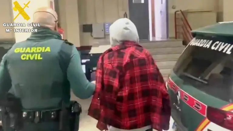 La Guardia Civil se person&oacute; en el lugar de los hechos y detuvieron al presunto autor en el Astillero.