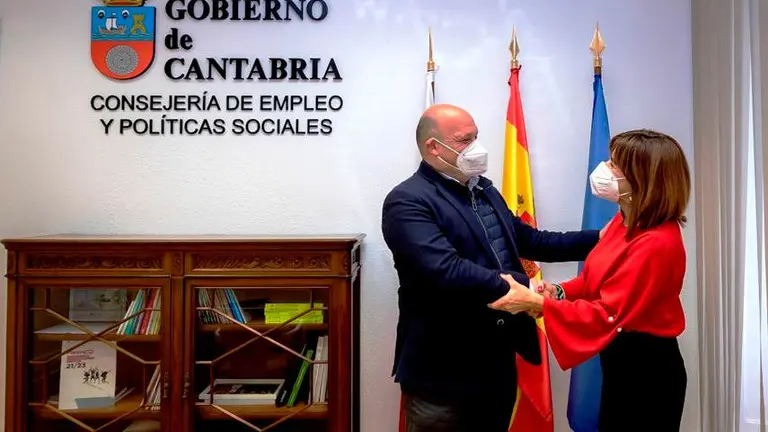 Un encuentro entre la consejera y el alcalde de Santillana del Mar.