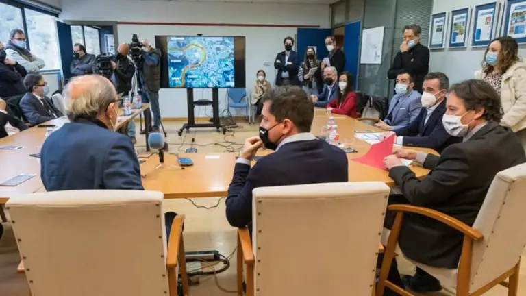 Los consejeros de Industria y Obras Públicas presentaron el proyecto para evitar las inundaciones.