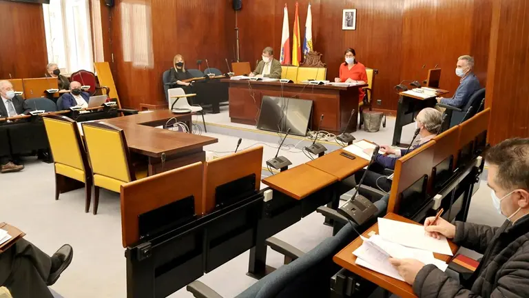Consejo del Cementerio en el Ayuntamiento de Santander.