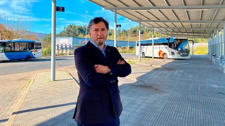 El diputado regional de Vox, Crist&oacute;bal Palacio, en Castro Urdiales.