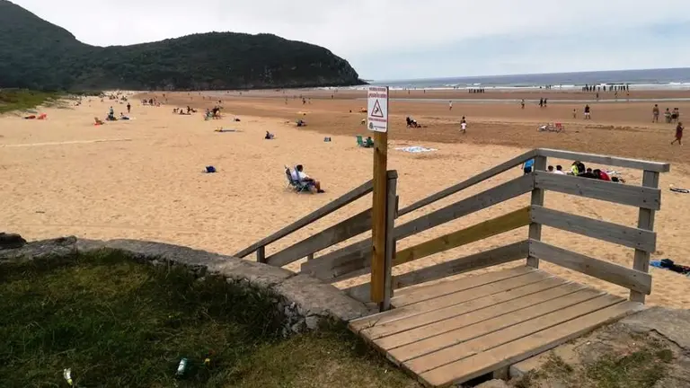 Playa de Berria, en Santoña. R.A.
