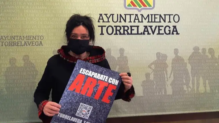 La concejala de cultura, Esther Vélez, presenta la iniciativa.