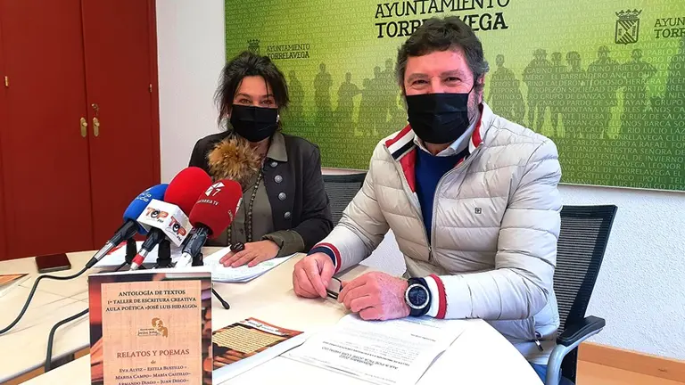 Presentación del Aula Poética dedicada a José Hierro en Torrelavega.