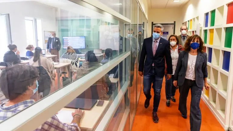 El vicepresidente regional, Pablo Zuloaga, visita las instalaciones de Isla Pedrosa.