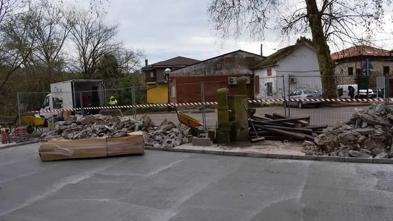 Obras de reforma en el Muelle de Oru&ntilde;a, en Pi&eacute;lagos.