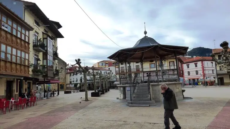 Plaza de Ampuero. R.A.