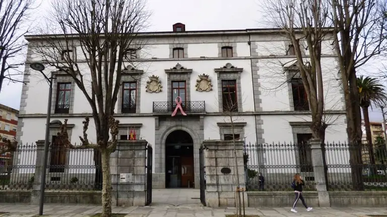Casa Consistorial de Santoña que acoge el Palacio de Manzanedo. R.A.