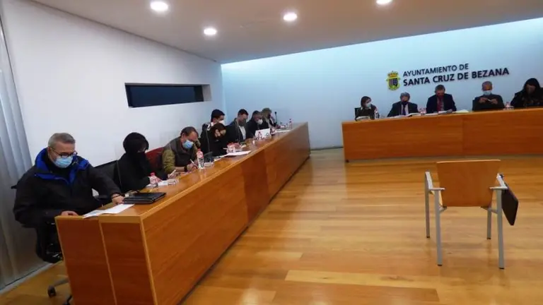 Pleno en el Ayuntamiento de Santa Cruz de Bezana. R.A.