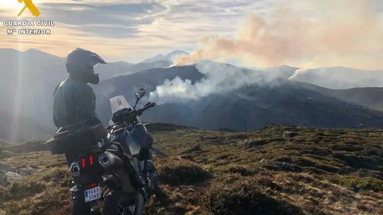 La Guardia Civil detuvo a un hombre en el inicio de un incendio.