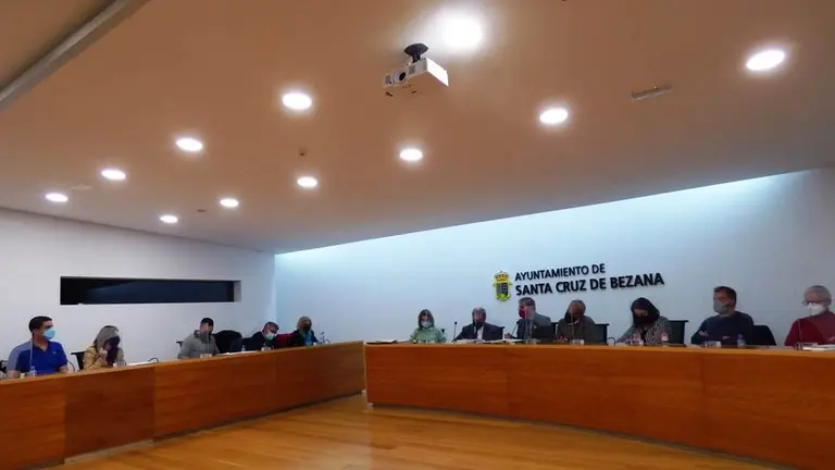 Sesi&oacute;n plenaria en Santa Cruz de Bezana. R.A.