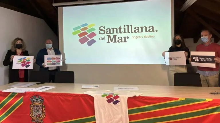 Presentación del logo y la imagen de Santillana del Mar.