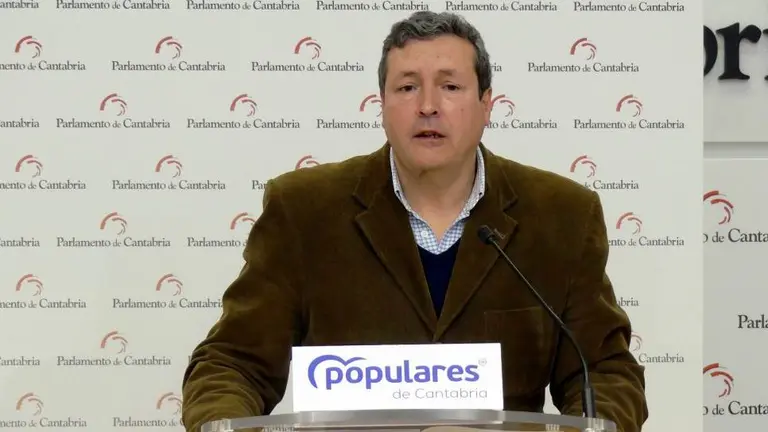 El portavoz popular, Iñigo Fernández, interpelará en el Parlamento sobre los trenes