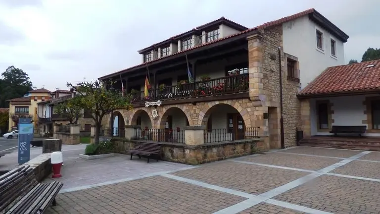 Ayuntamiento de Alfoz de Lloredo. R.A.