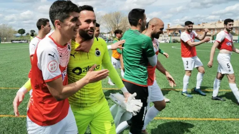 Los jugadores del Racing de Santander disfrutan de los resultados obtenidos.