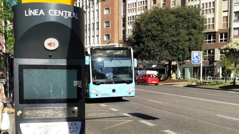 Tot&eacute;ms del transporte urbano de Santander.