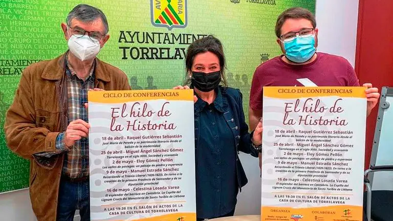 Presentación del ciclo de conferencias en Torrelavega.