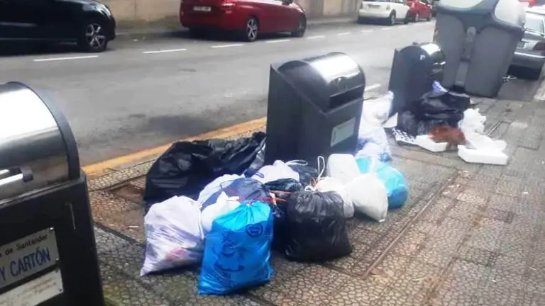 Basura en las calles de Santander.