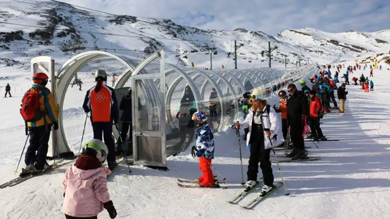 Esquiadores en Alto Campoo.