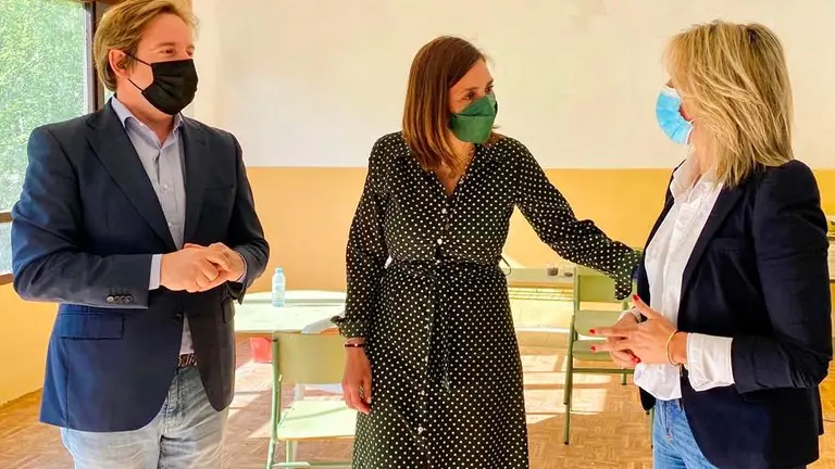 Visita de las autoridades políticas al edificio de Barcenaciones.