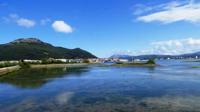 Vista de las Marismas de Santoña, Victoria y Joyel. R.A.