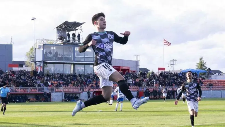 Celebraci&oacute;n de uno de los goles por el Racing.
