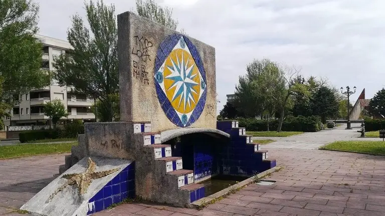Pintadas en los monumentos de Laredo. R.A.